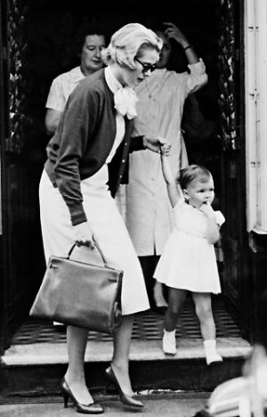 grace kelly with the hermes kelly bag3.jpg